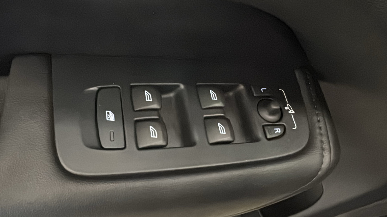 Used 2024 Volvo XC60 B5 Core w/ Climate Package AWD/4WD image 22