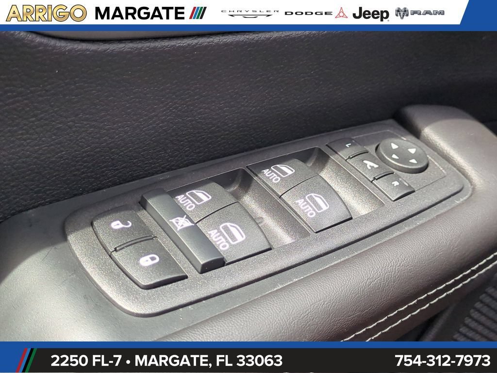 New 2027 Chrysler Pacifica Limited w/ Family Tech Group FWD image 27