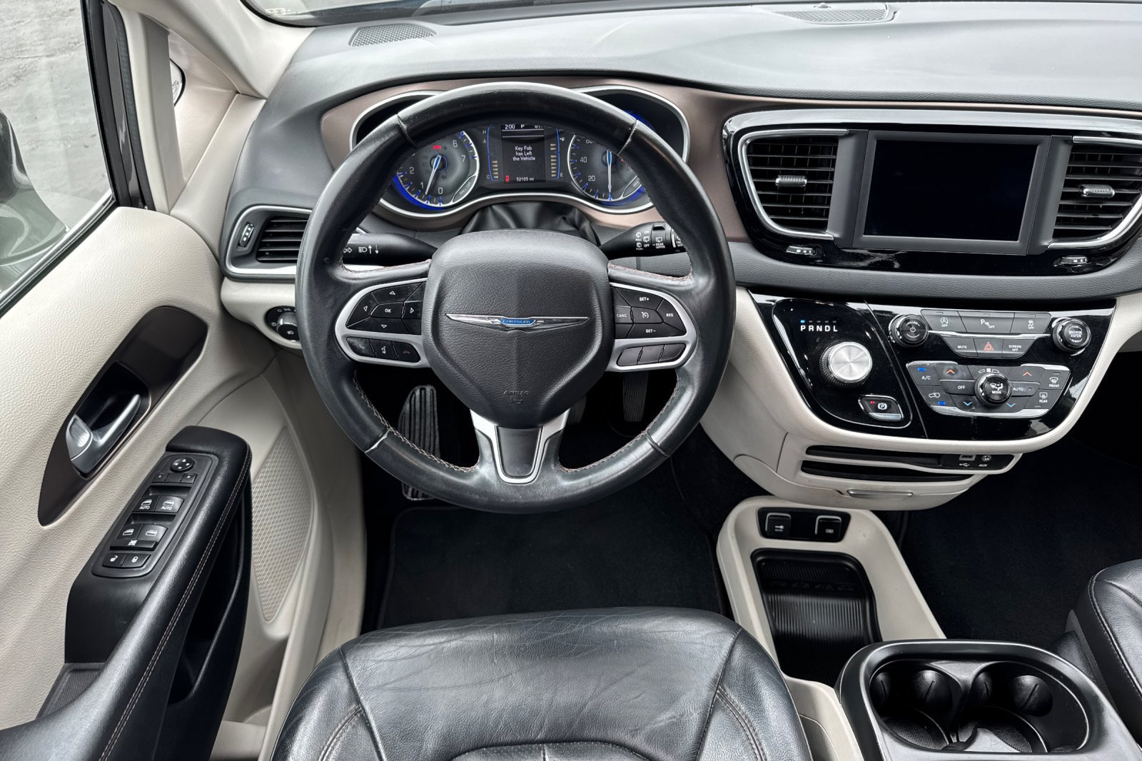 Used 2018 Chrysler Pacifica Touring-L FWD image 5
