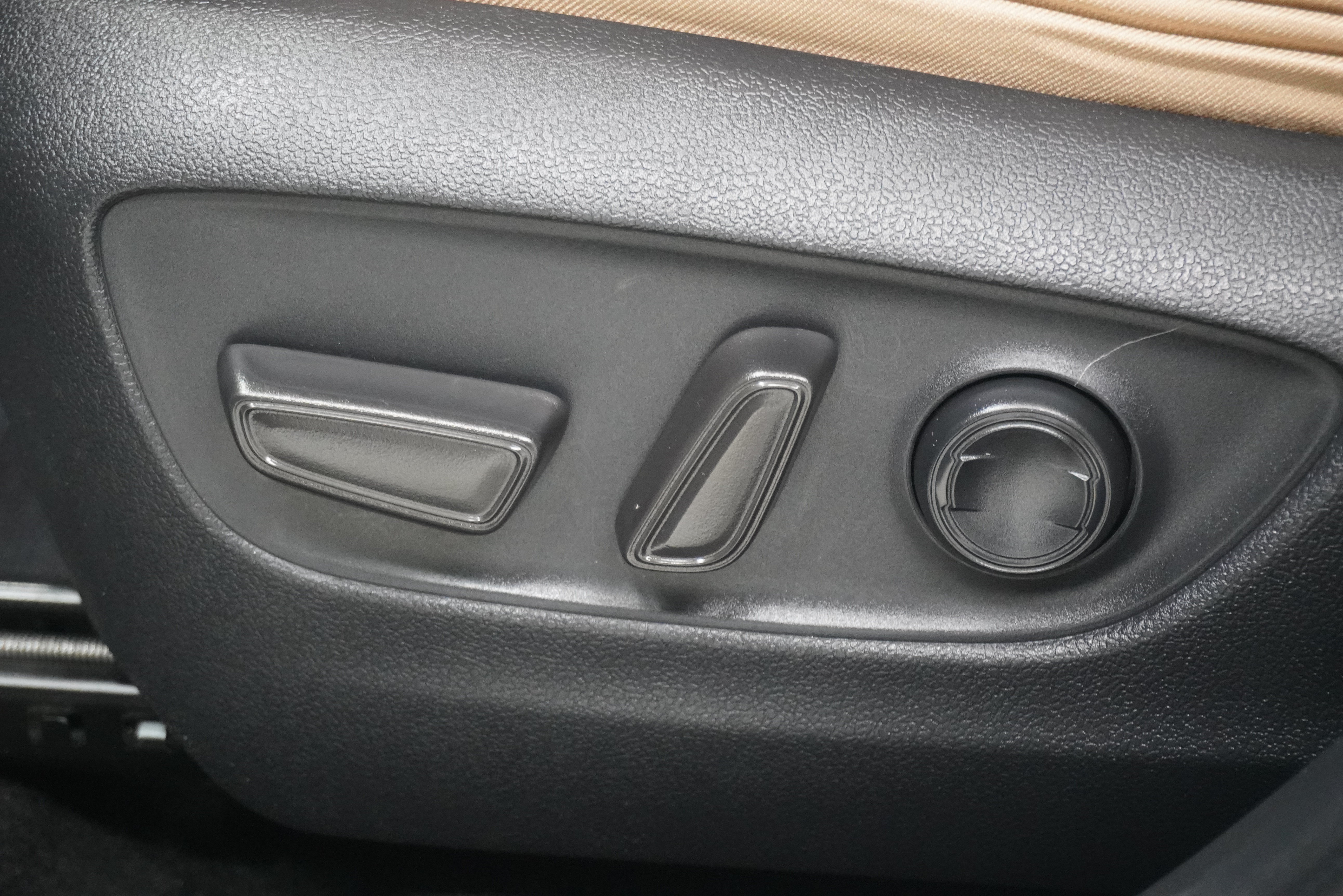 Used 2020 Toyota RAV4 XLE FWD image 15
