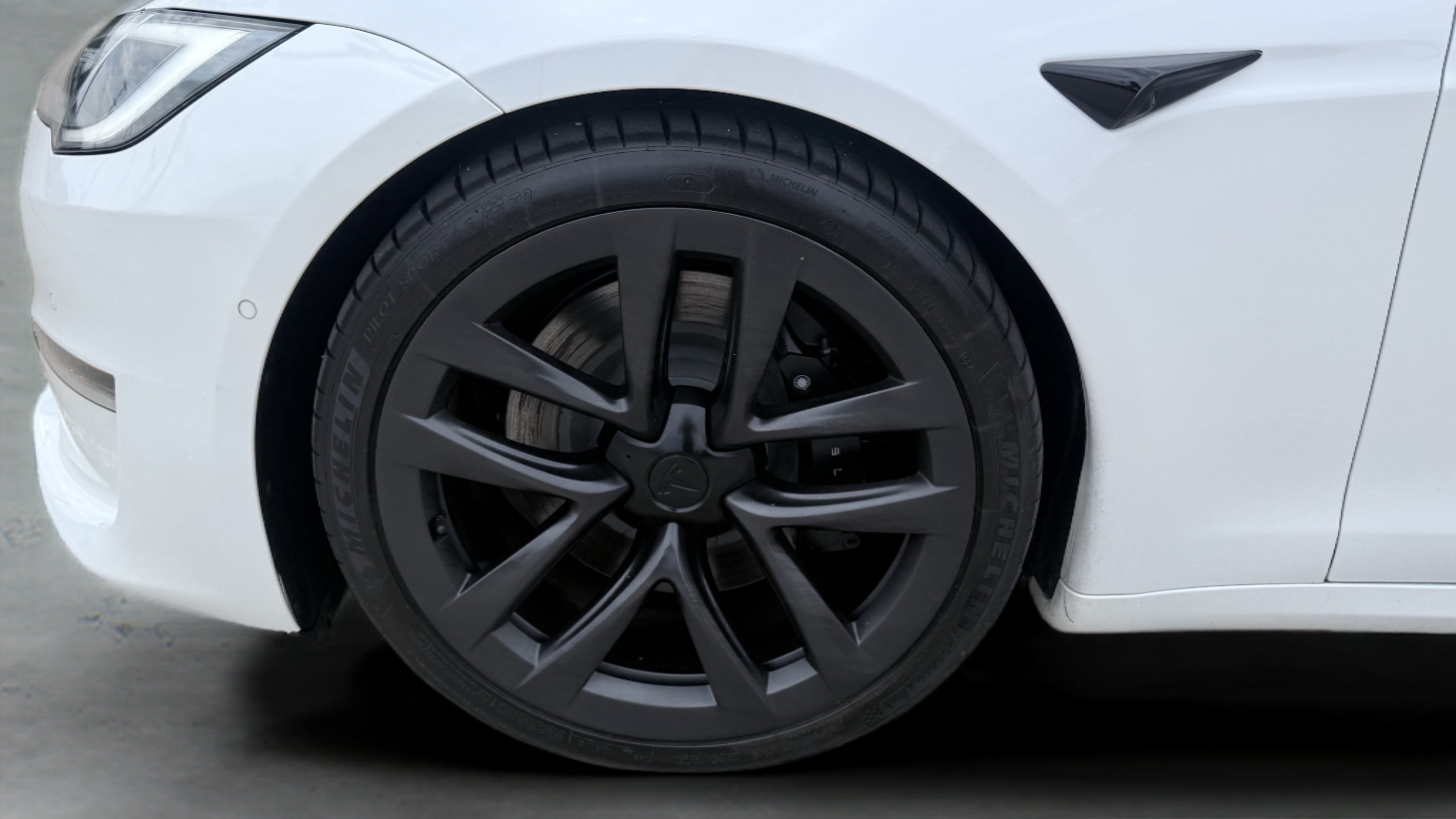 Used 2022 Tesla Model S AWD/4WD image 14