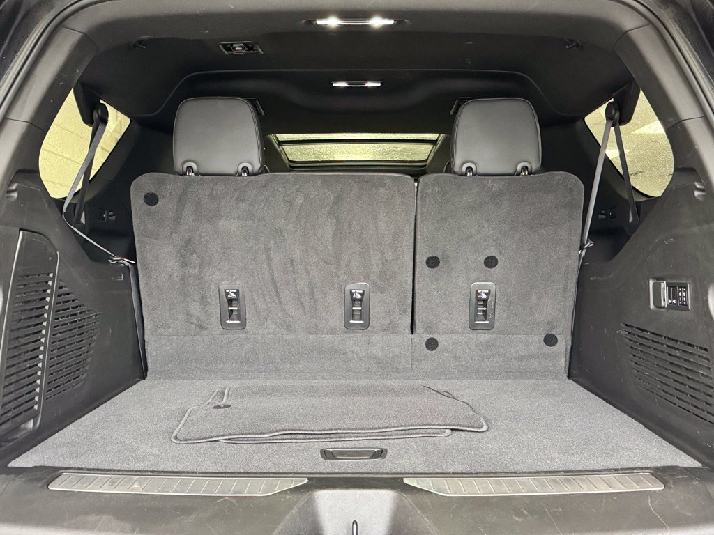 Used 2022 Chevrolet Suburban RST w/ Sport Performance Package AWD/4WD image 10