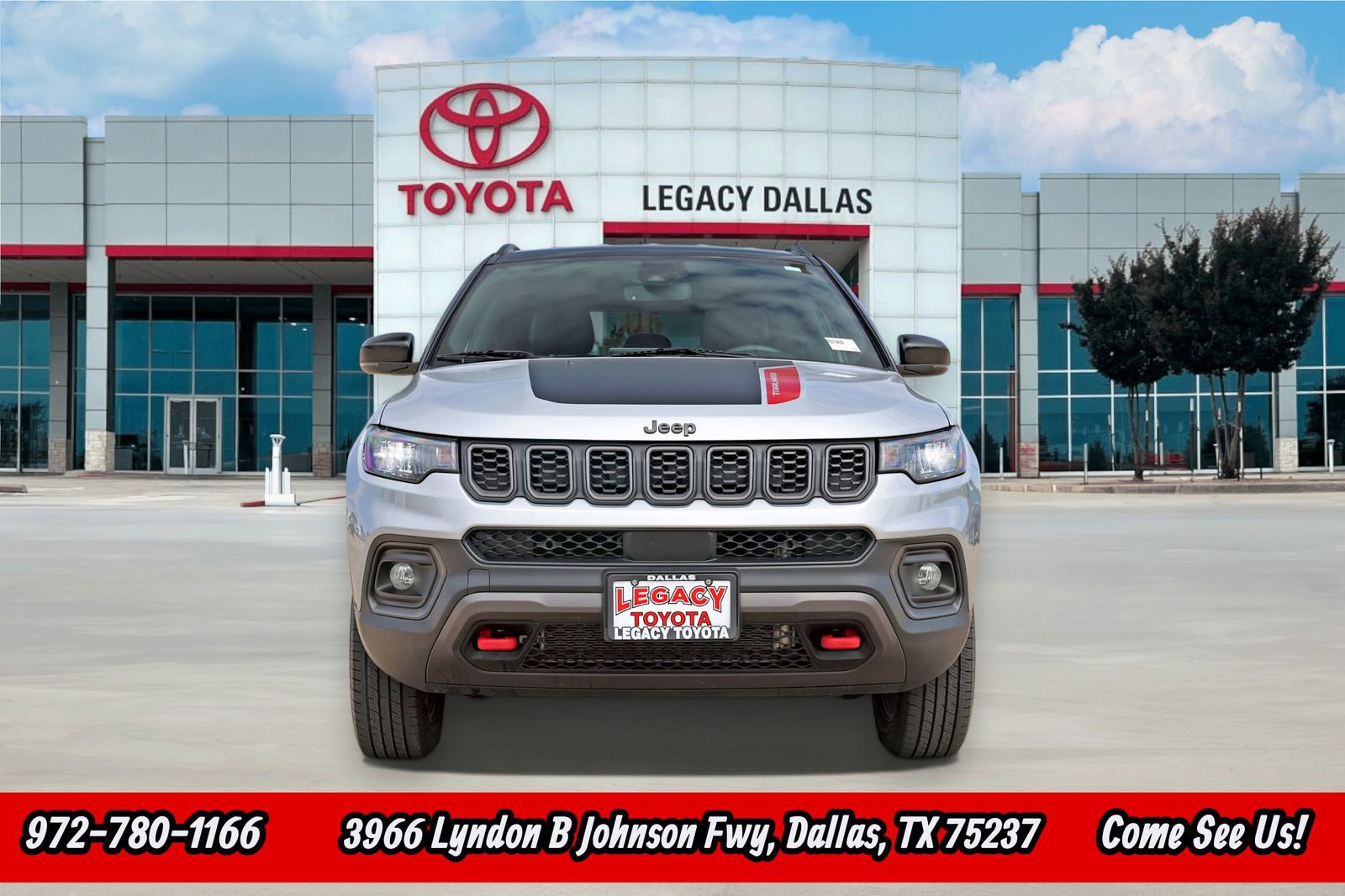 Used 2024 Jeep Compass Trailhawk image 5