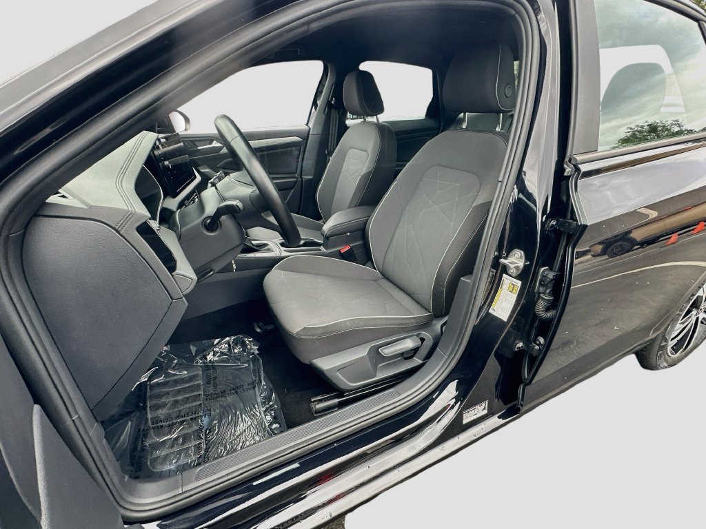 Used 2025 Volkswagen Jetta Sport FWD image 20