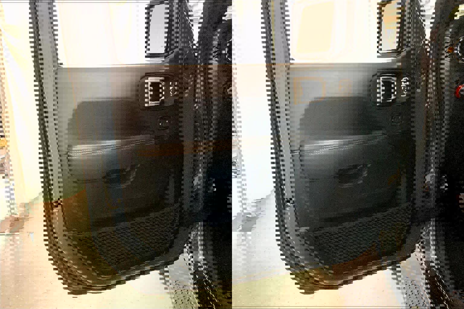 Used 2025 Jeep Gladiator Sport w/ Premium Package image 21