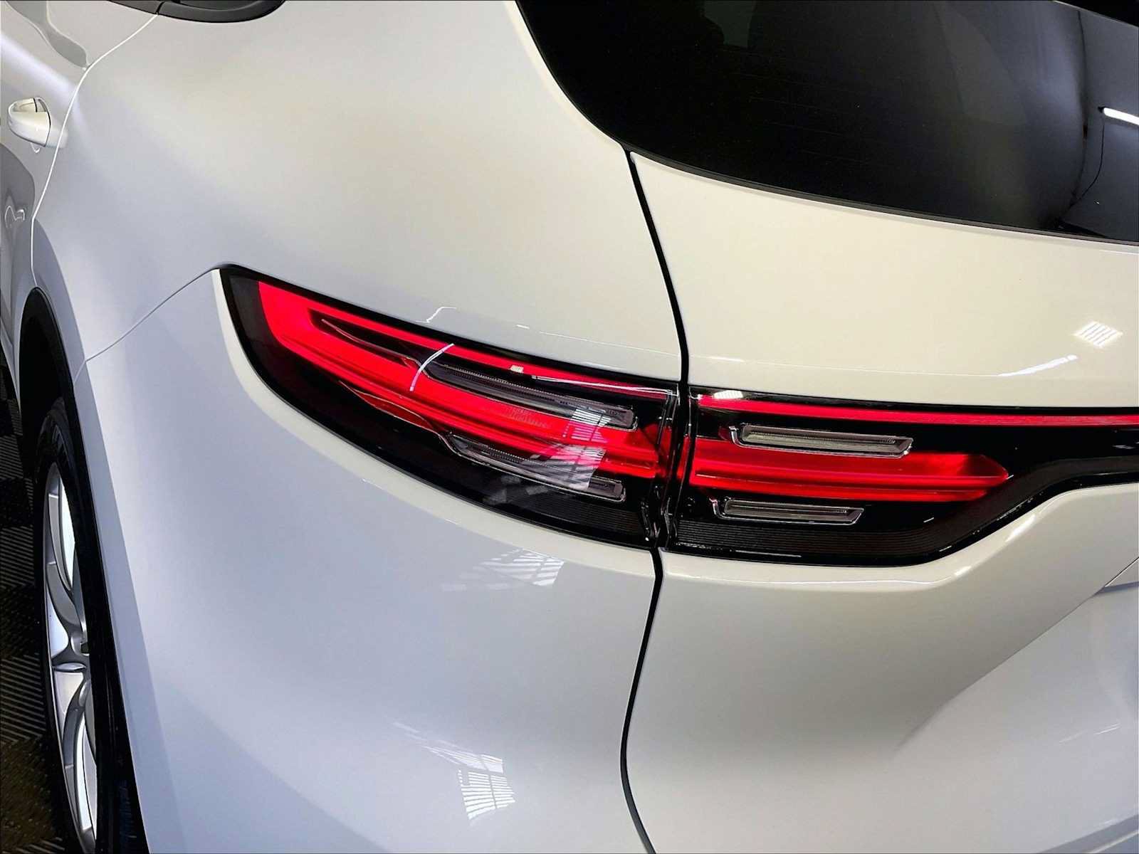 Certified 2022 Porsche Cayenne AWD/4WD image 30