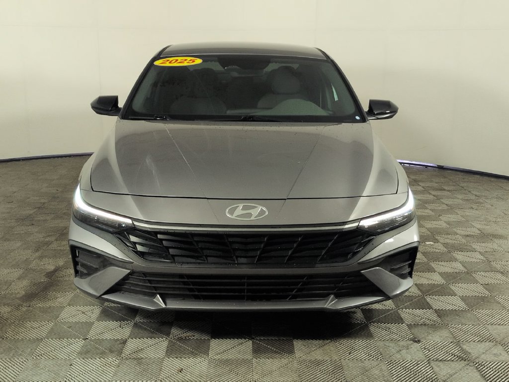 Used 2025 Hyundai Elantra Sport FWD image 3