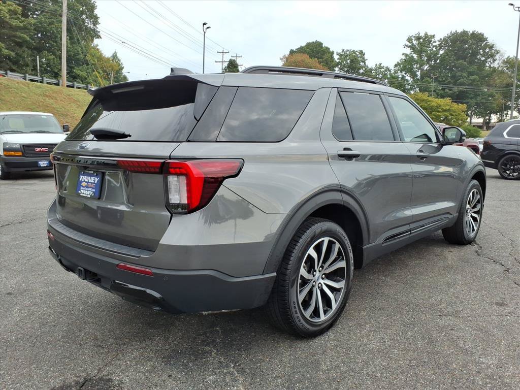 Used 2025 Ford Explorer ST-Line AWD/4WD image 3