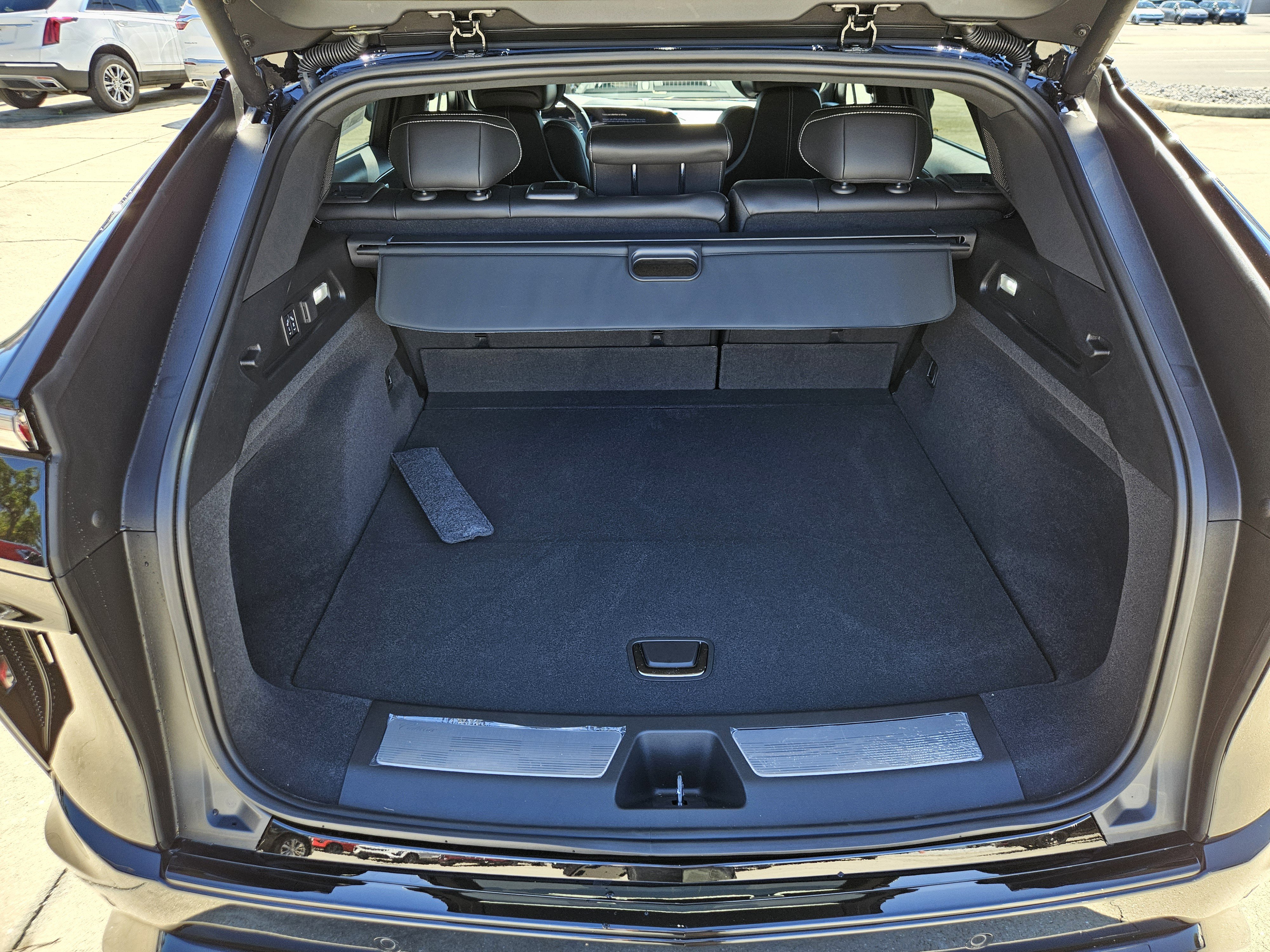 New 2026 Cadillac Lyriq V image 12