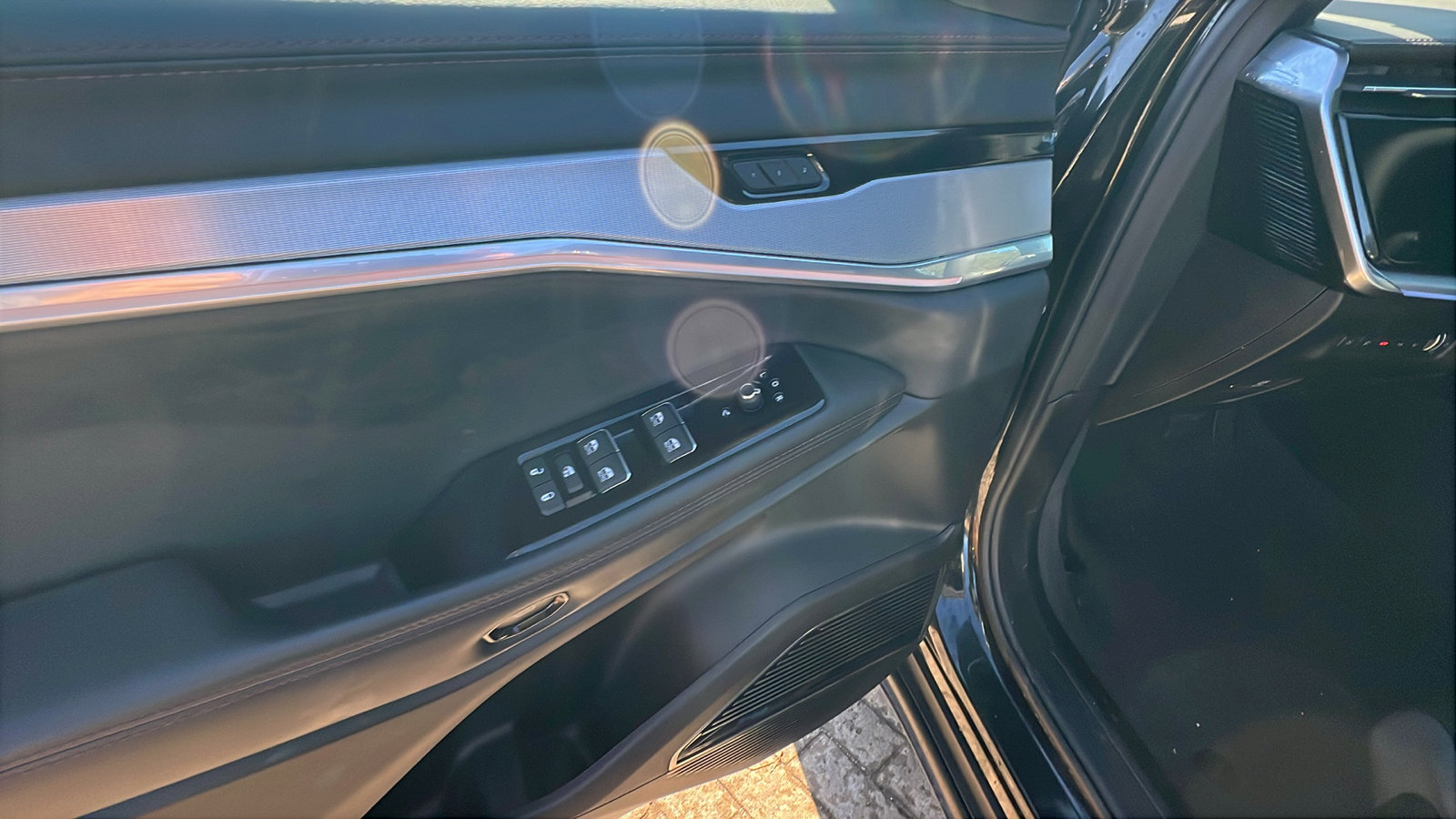 Used 2024 Jeep Wagoneer Launch Edition image 15