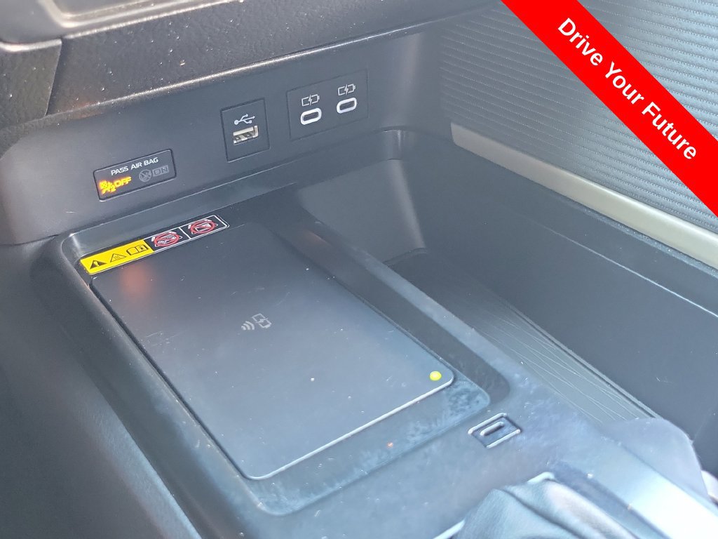 Used 2025 Toyota Camry SE w/ Convenience Package FWD image 12