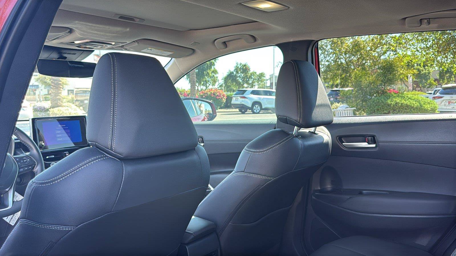 Used 2025 Toyota Corolla Cross XLE w/ Convenience Package FWD image 31