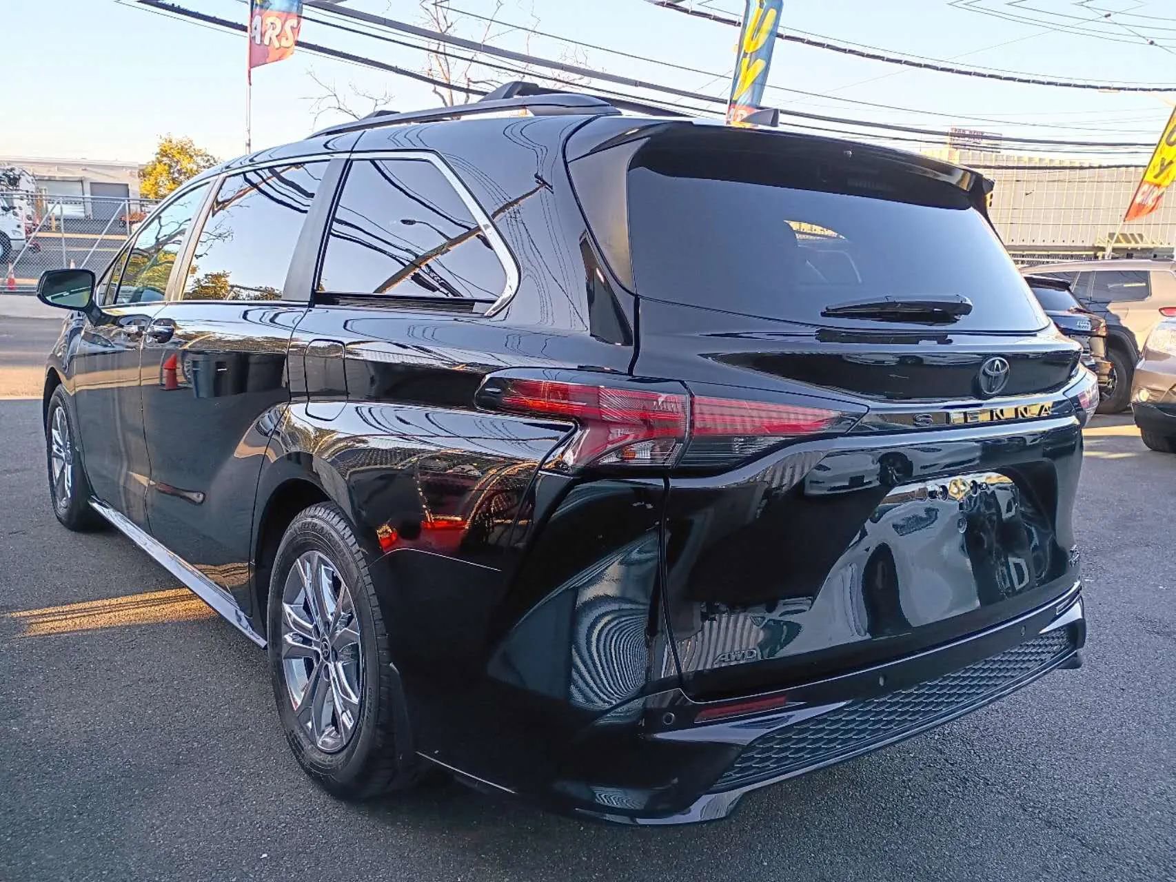 Used 2022 Toyota Sienna XSE AWD/4WD image 5