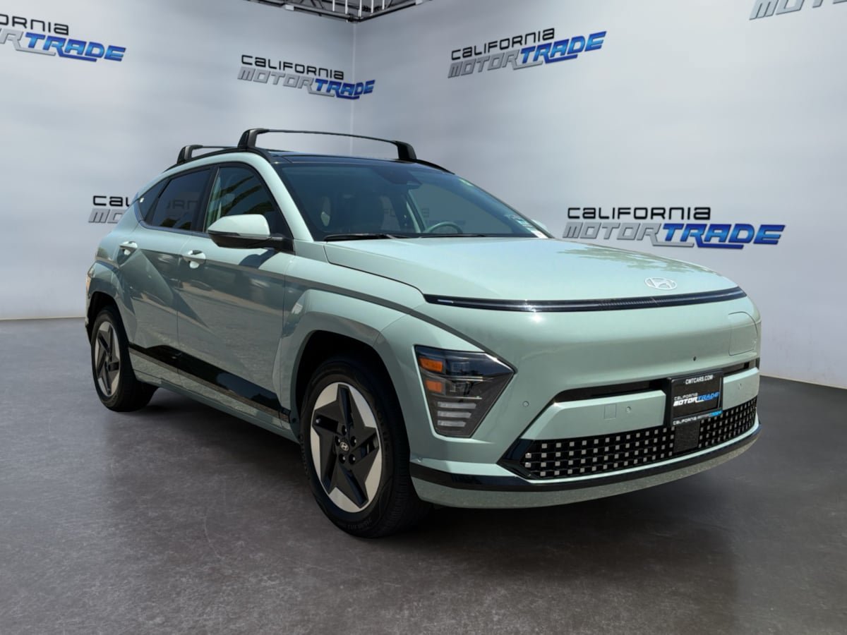 Used 2024 Hyundai Kona Limited FWD image 3