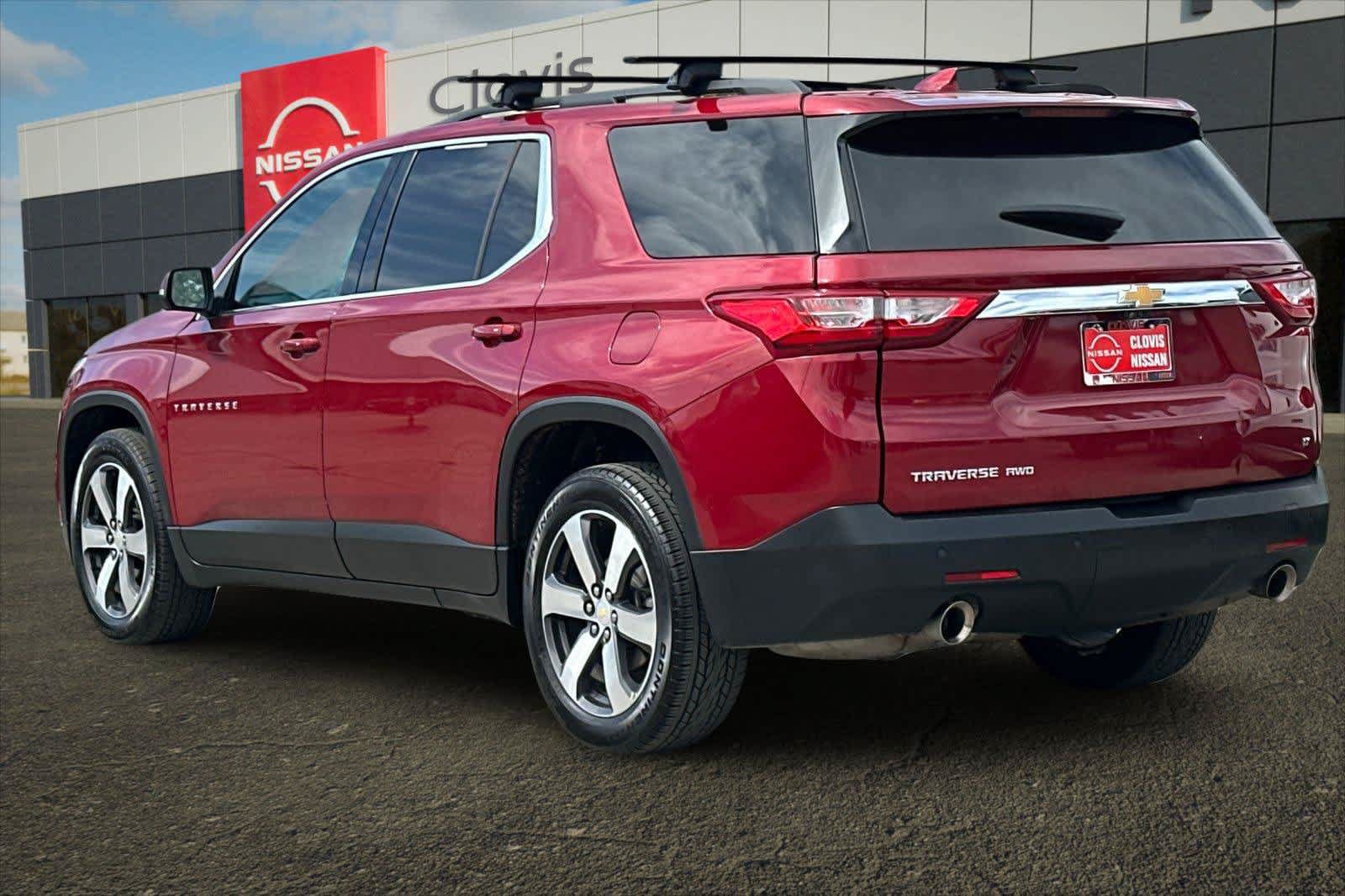 Used 2021 Chevrolet Traverse LT w/ LT Premium Package AWD/4WD image 2
