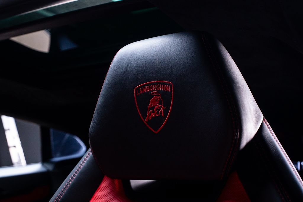 Used 2022 Lamborghini Urus AWD/4WD image 29