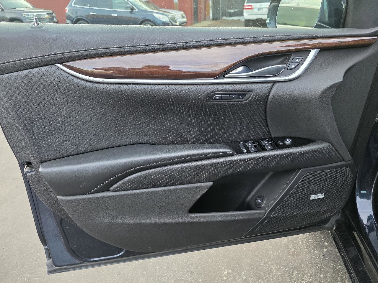 Used 2013 Cadillac XTS Luxury image 17