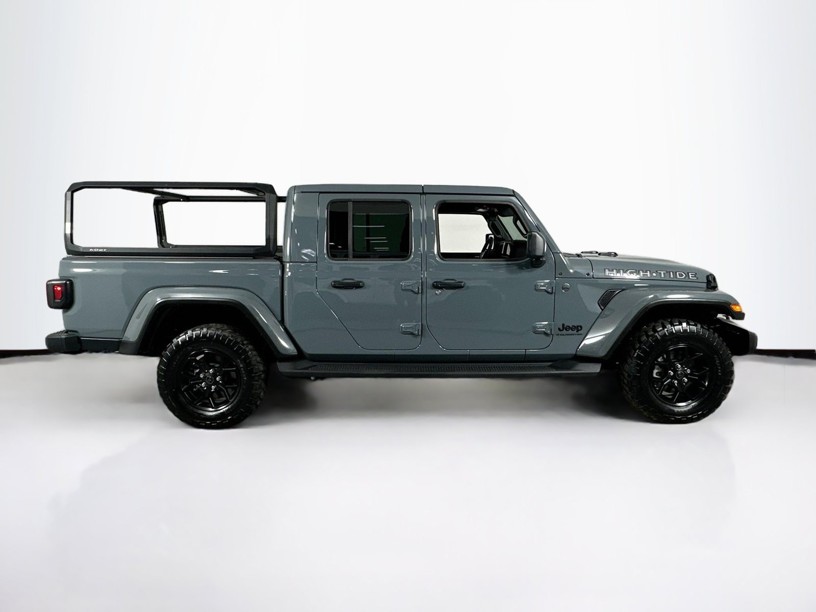 Used 2025 Jeep Gladiator Sport AWD/4WD image 4