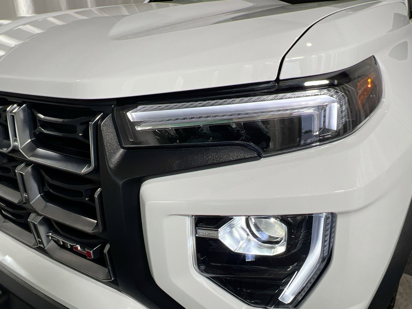 Used 2024 GMC Canyon AT4 w/ Technology Package image 13