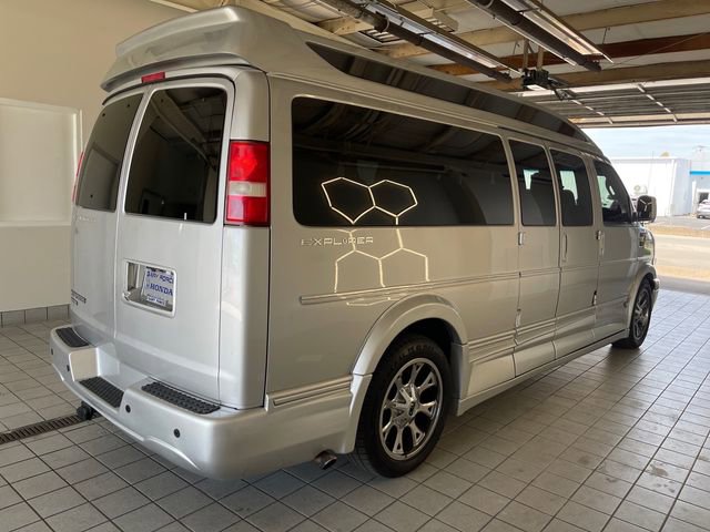 Used 2017 Chevrolet Express 2500 Extended image 2