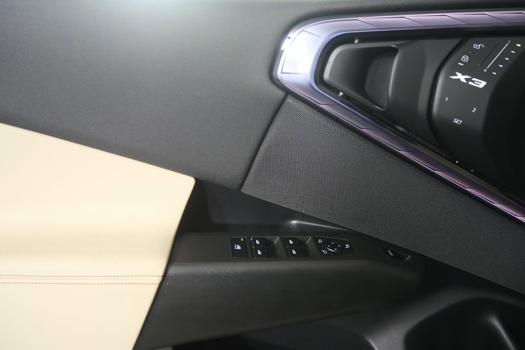 Certified 2025 BMW X3 xDrive30i image 9