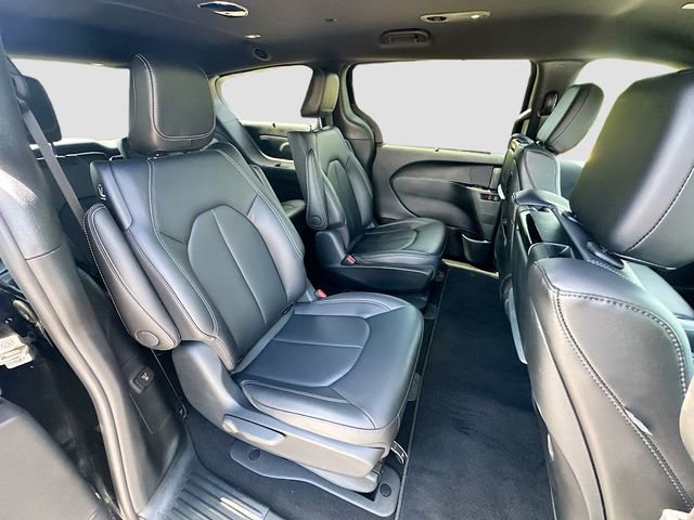 Used 2025 Chrysler Pacifica Select w/ Uconnect Theater Family Group FWD image 29
