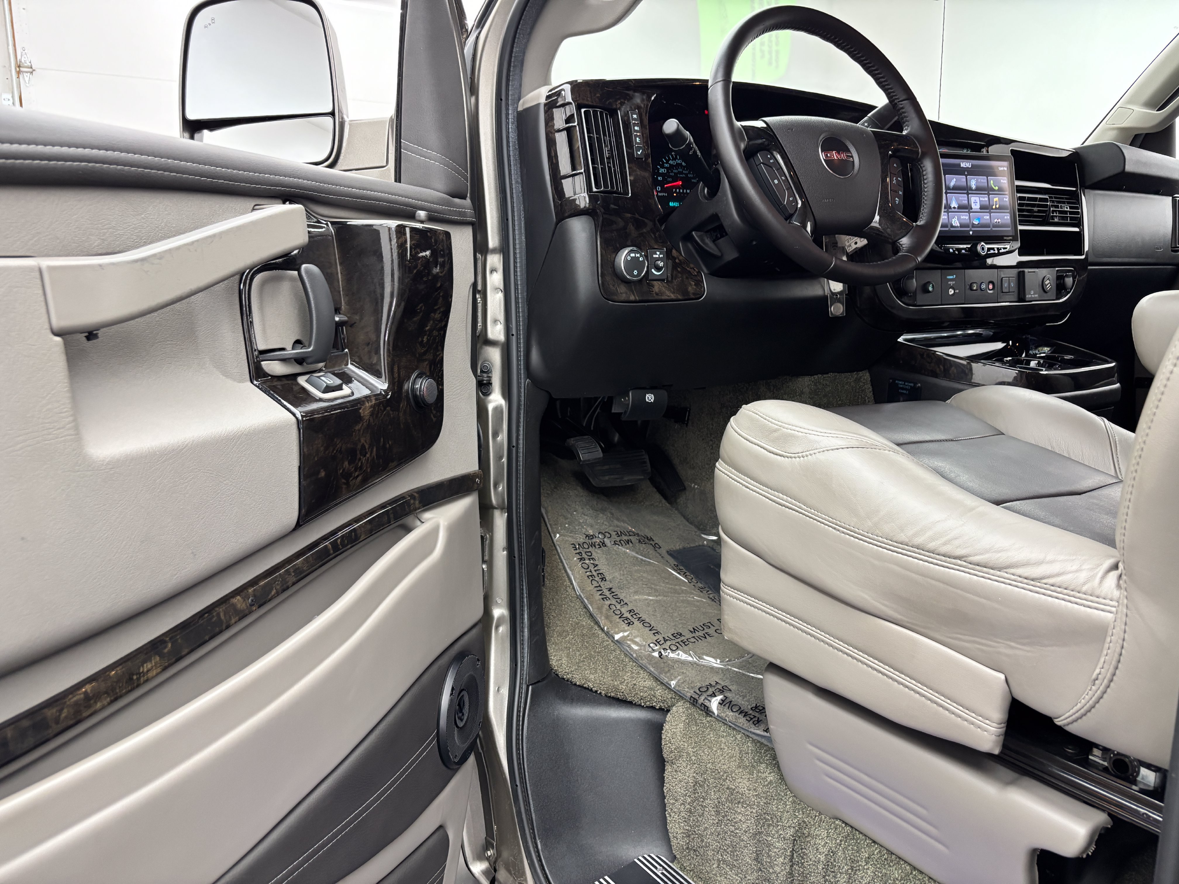 Used 2021 GMC Savana 3500 LS w/ Chrome Appearance Package RWD image 17