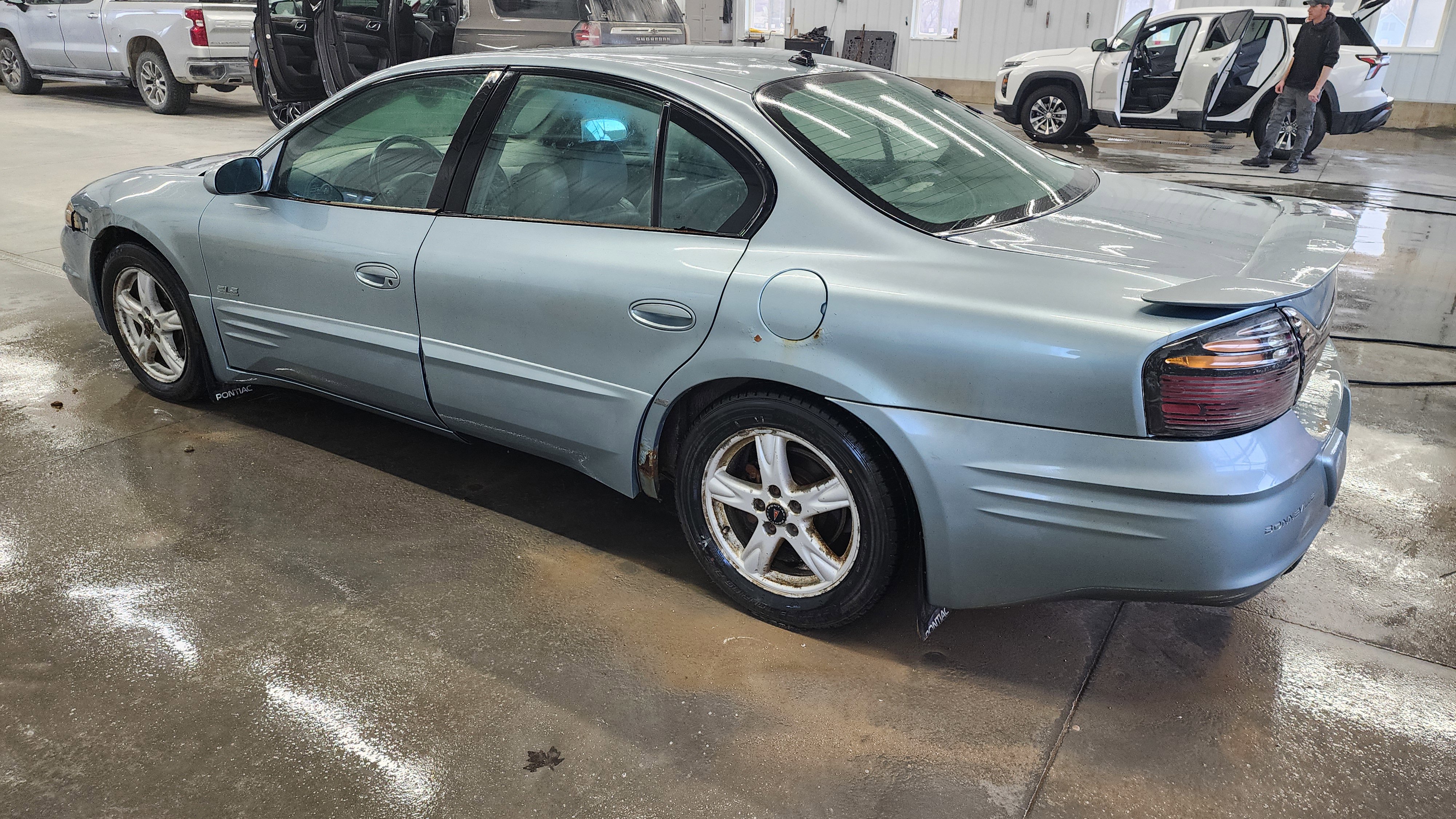 Used 2003 Pontiac Bonneville SLE image 6