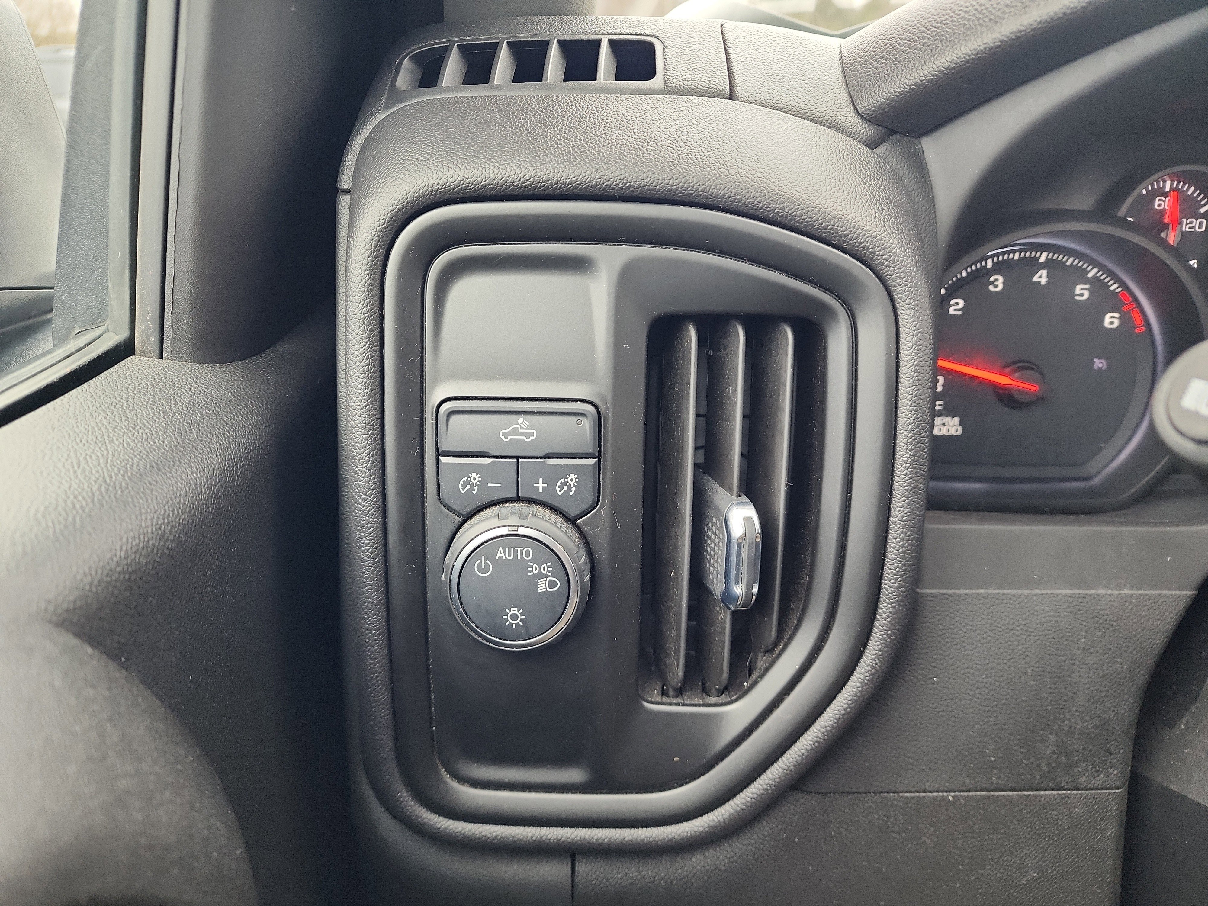 Certified 2022 Chevrolet Silverado 1500 W/T image 19