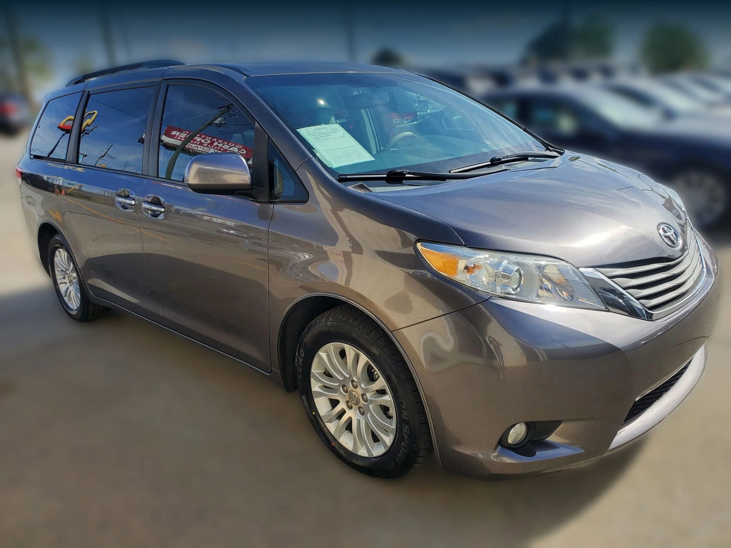 Used 2012 Toyota Sienna XLE w/ XLE Navigation Pkg FWD image 10