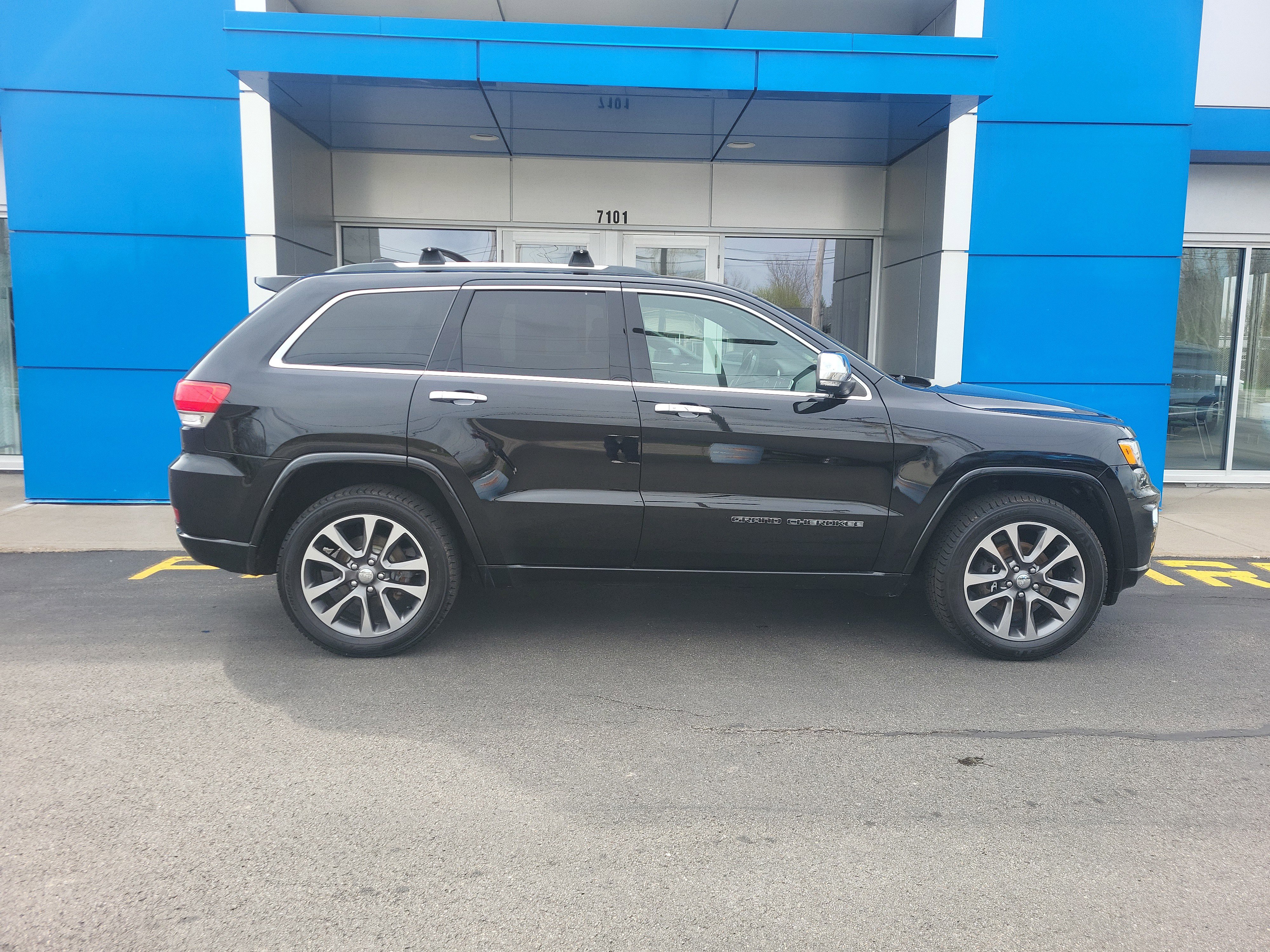 Used 2018 Jeep Grand Cherokee Overland AWD/4WD image 17
