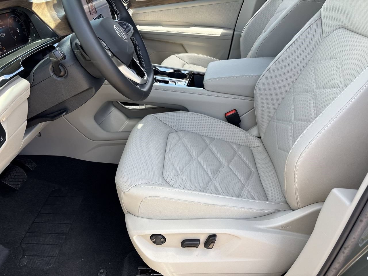 New 2026 Volkswagen Atlas SE FWD image 15