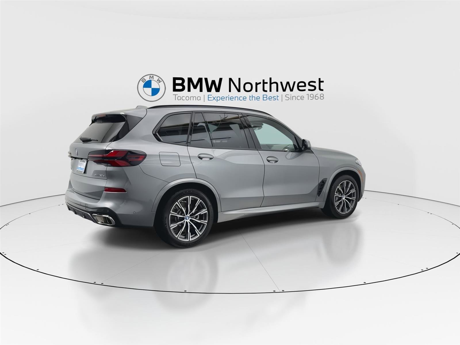Used 2025 BMW X5 xDrive50e w/ M Sport Package image 3