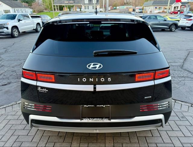Used 2025 Hyundai Ioniq 5 SE image 12
