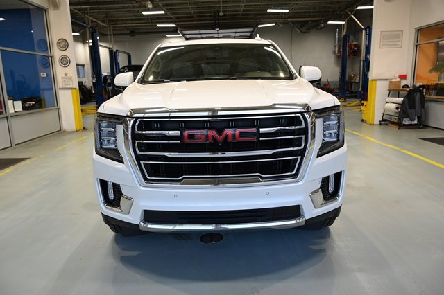 Used 2021 GMC Yukon XL SLT w/ SLT Premium Package image 2