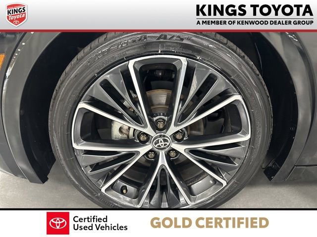 Certified 2025 Toyota Prius XLE FWD image 27