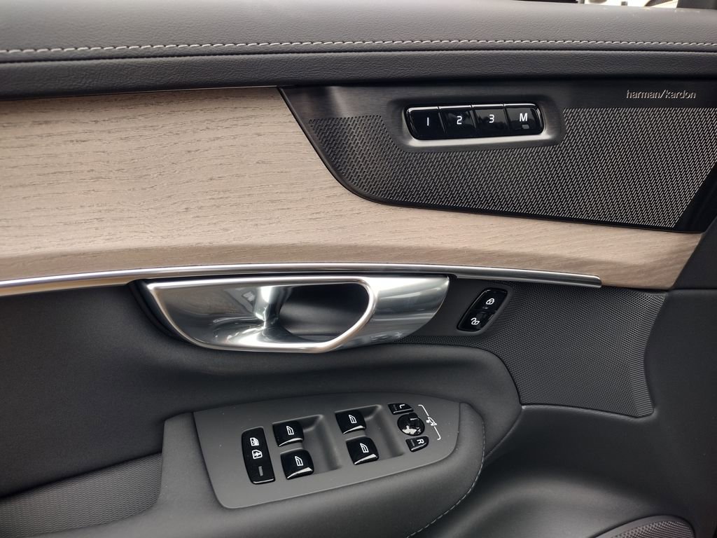 New 2026 Volvo XC90 B6 Plus w/ Protection Package AWD/4WD image 11