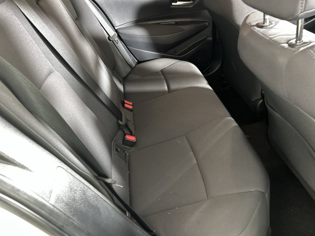 Used 2021 Toyota Corolla LE w/ Carpet Mat Package (TMS) FWD image 25