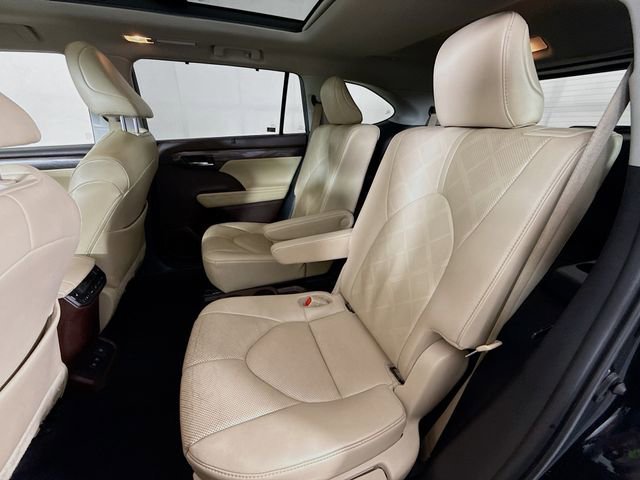 Used 2021 Toyota Highlander Platinum image 25