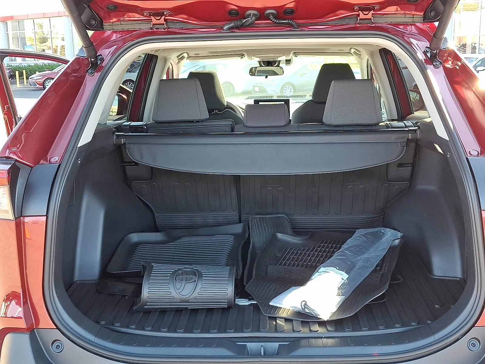 Certified 2024 Toyota RAV4 XLE image 28