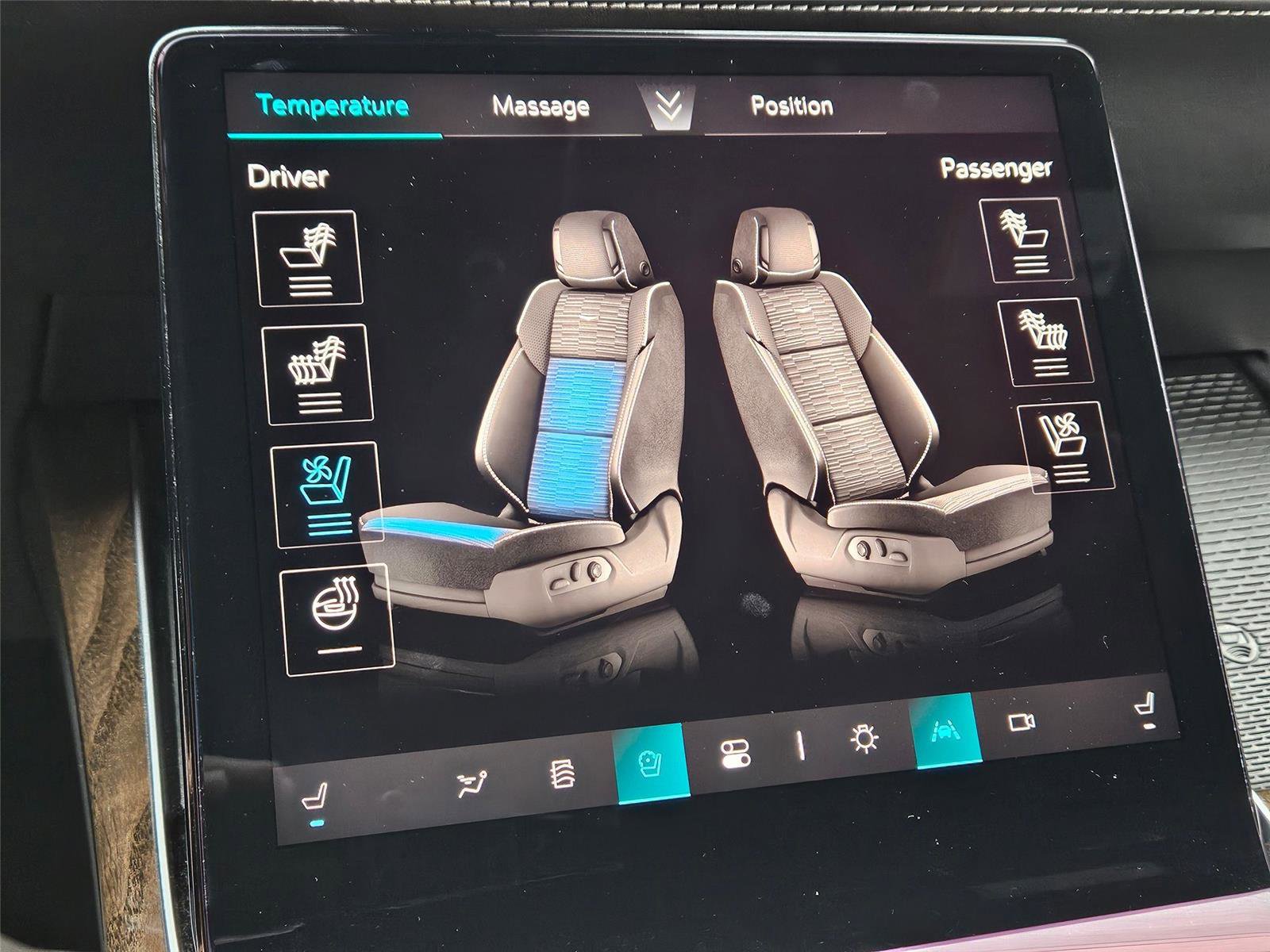 Certified 2025 Cadillac Escalade Sport Platinum w/ LPO, Floor Liner Package AWD/4WD image 20