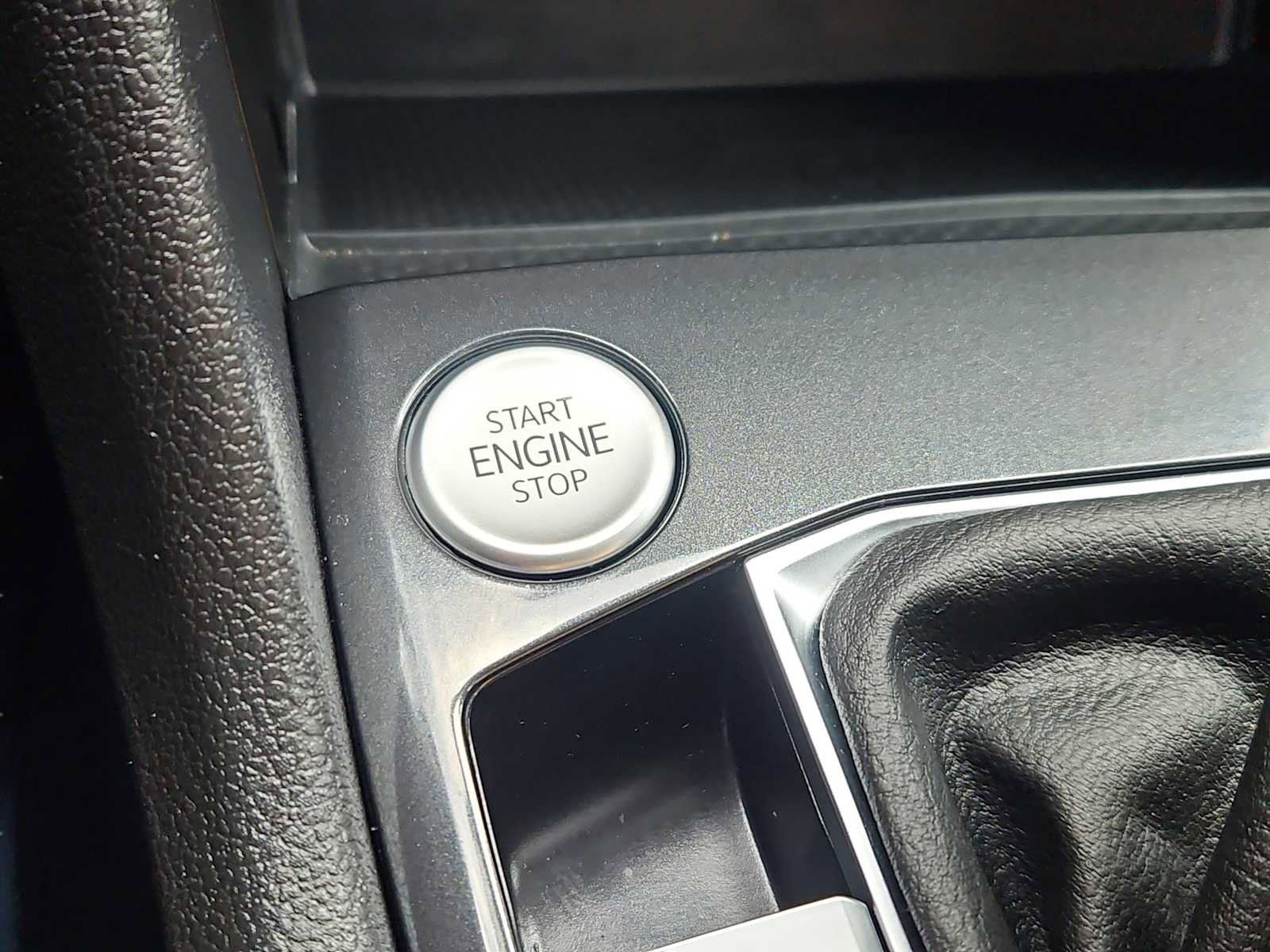 Certified 2023 Volkswagen Tiguan SE w/ Panoramic Sunroof Package image 23