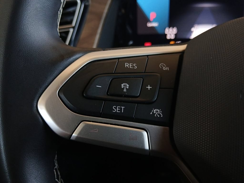Used 2025 Volkswagen Atlas SE FWD image 18