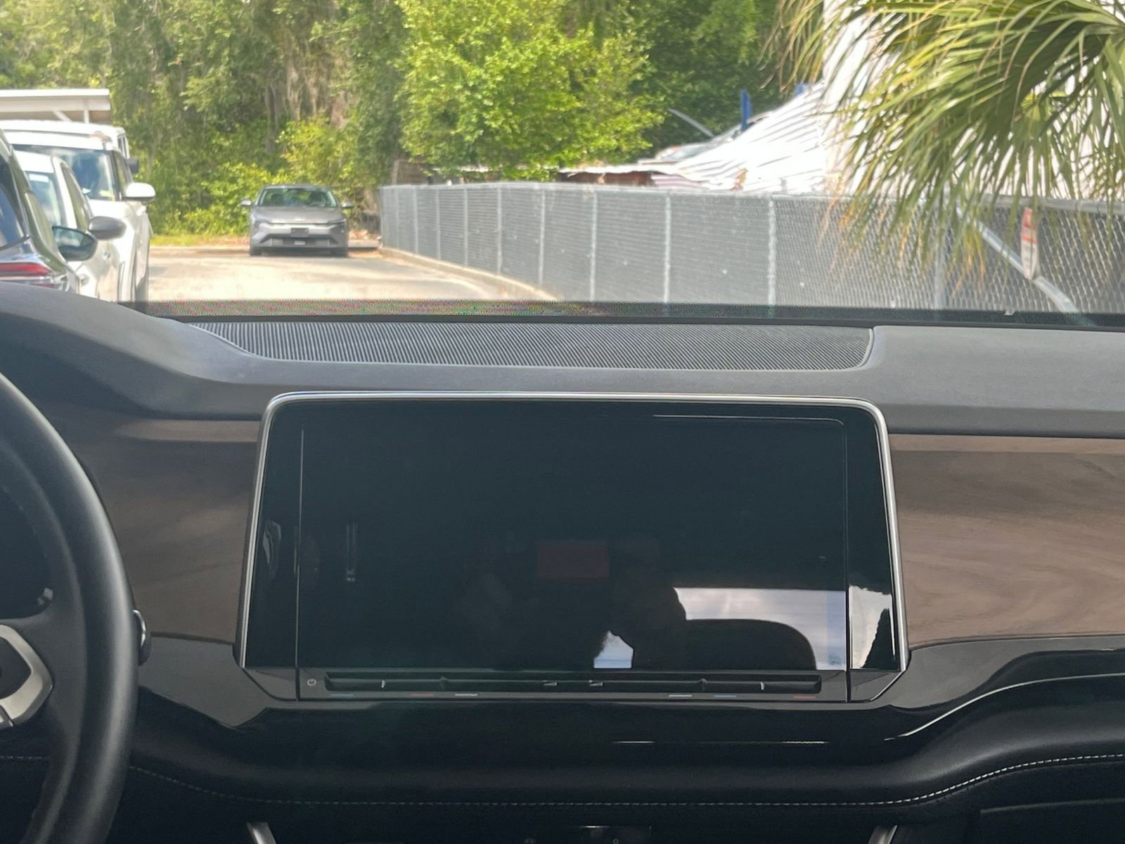 Used 2025 Volkswagen Atlas SE AWD/4WD image 17