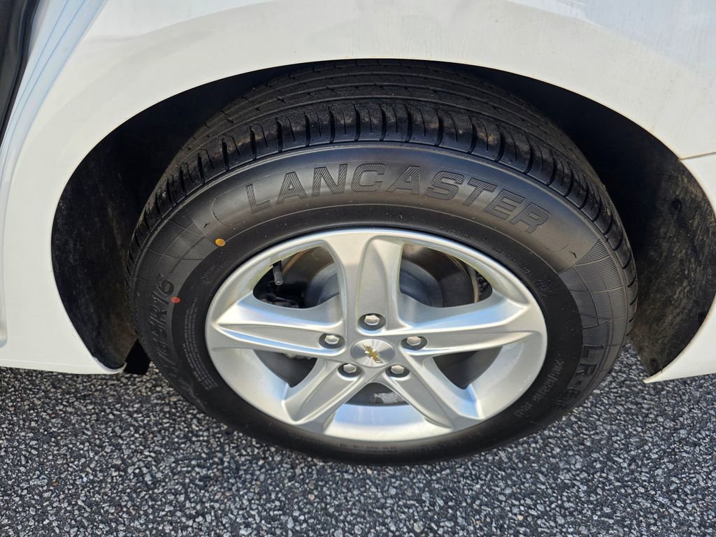 Used 2023 Chevrolet Malibu LS FWD image 15