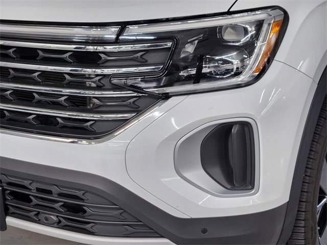 Used 2024 Volkswagen Atlas SE w/ Black Wheel Package image 12