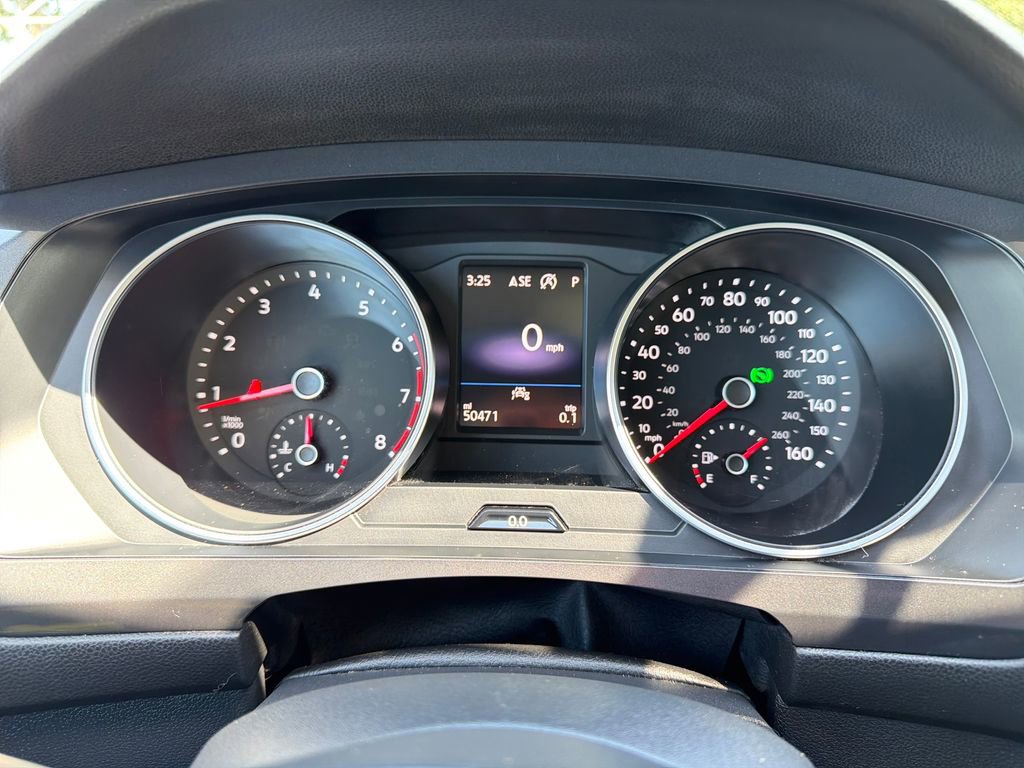 Used 2021 Volkswagen Tiguan SE w/ Panoramic Sunroof Package FWD image 18