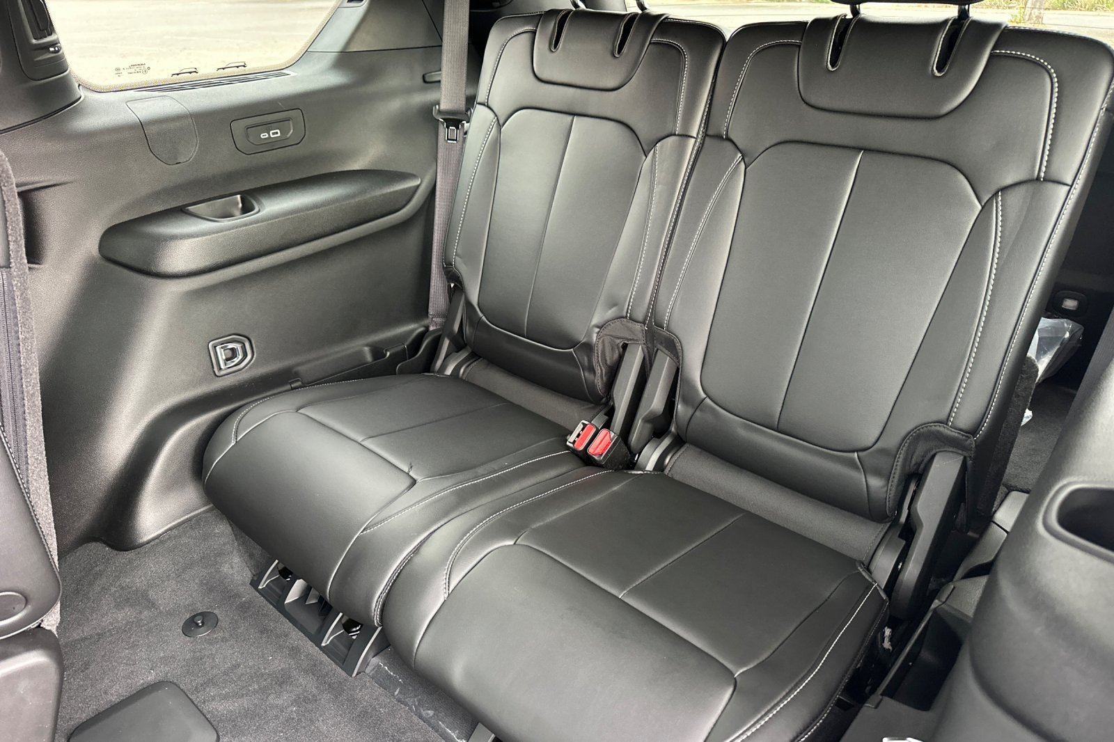 New 2026 Jeep Grand Cherokee L Limited w/ Limited Altitude Package AWD/4WD image 14