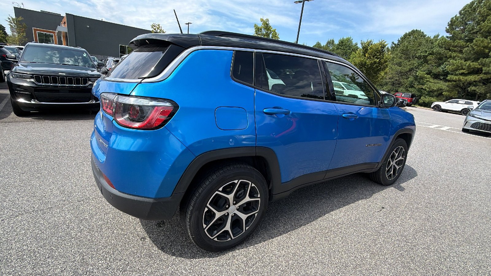 Used 2024 Jeep Compass Limited AWD/4WD image 8