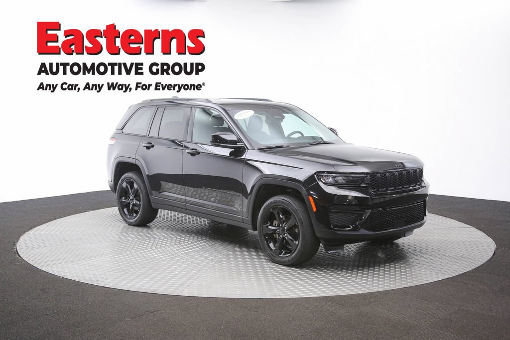 Used 2024 Jeep Grand Cherokee Altitude AWD/4WD image 50
